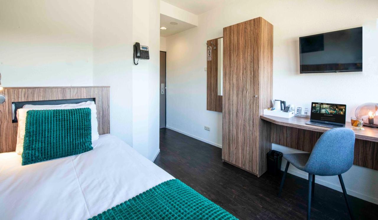 Single Room,1771482942:JPEG
