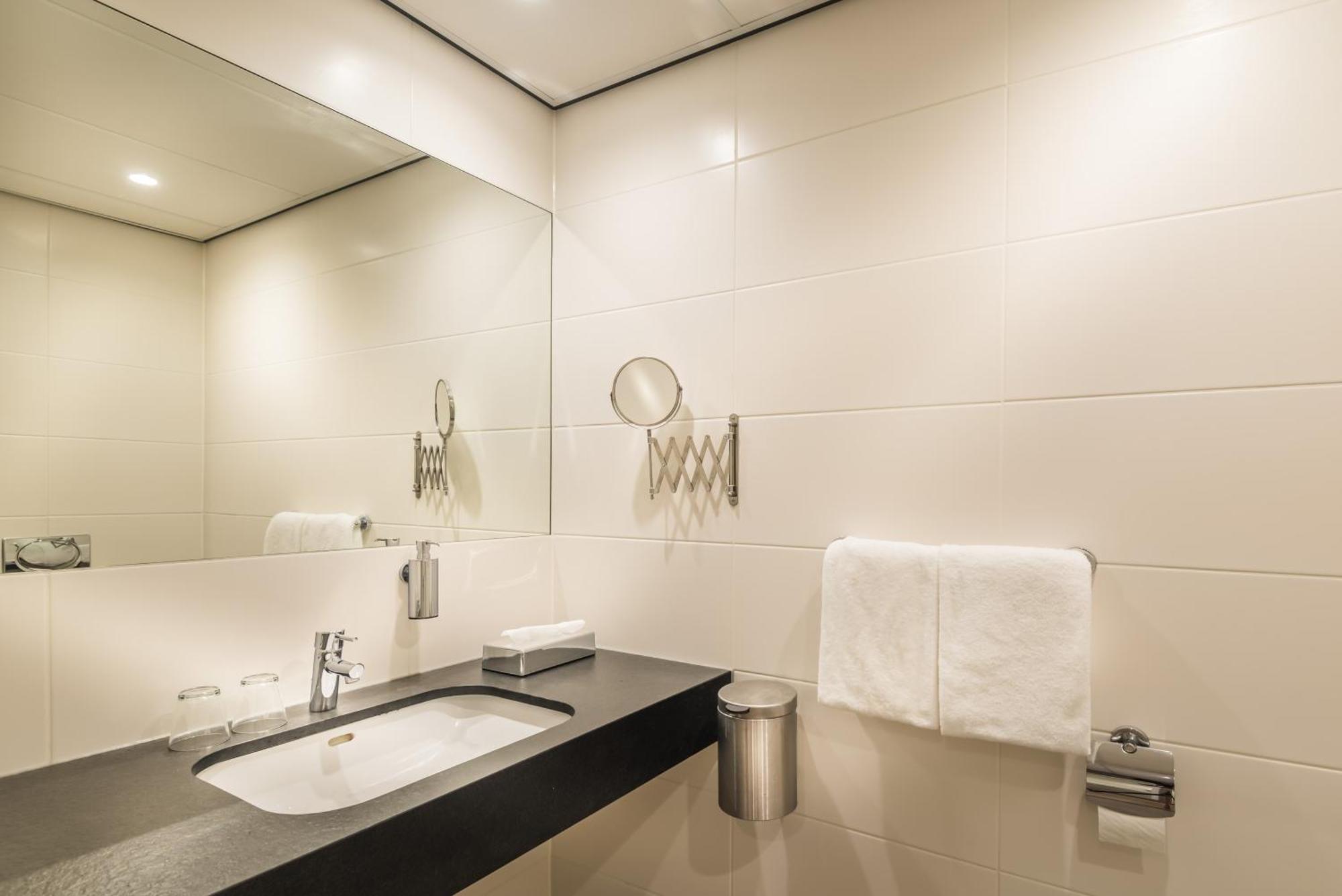 Deluxe Double Room Shower,47604541:JPEG